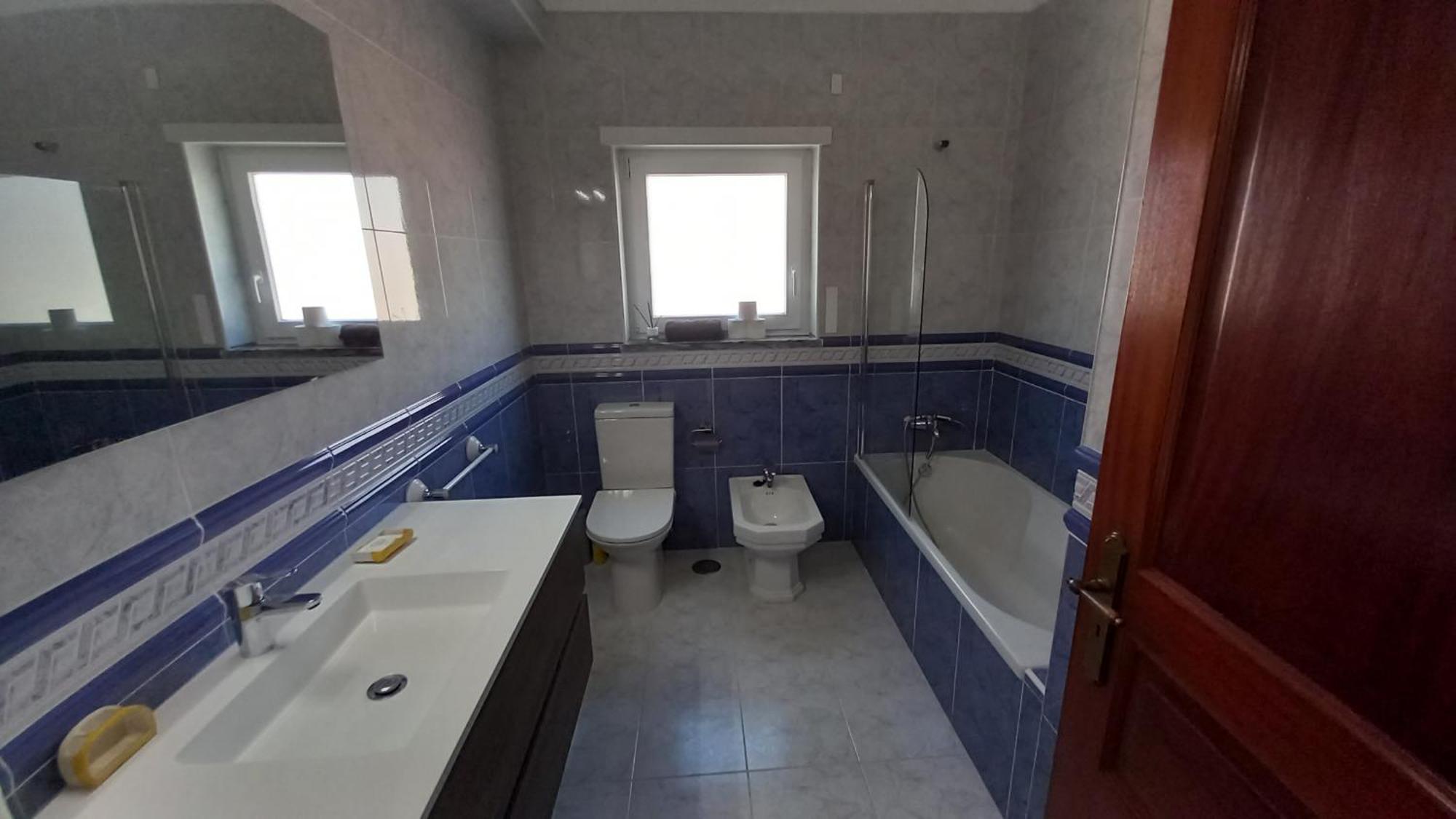 Guesthouse Beach Break Peniche Bagian luar foto